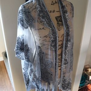 🧜🏼‍♀️🚨Sheer Paisley Kimono/Cardigan